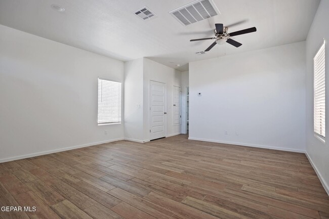 Building Photo - 916 St Vrain St