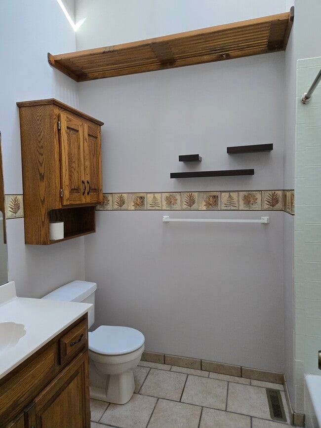 Building Photo - 1517 NE Auburn Dr