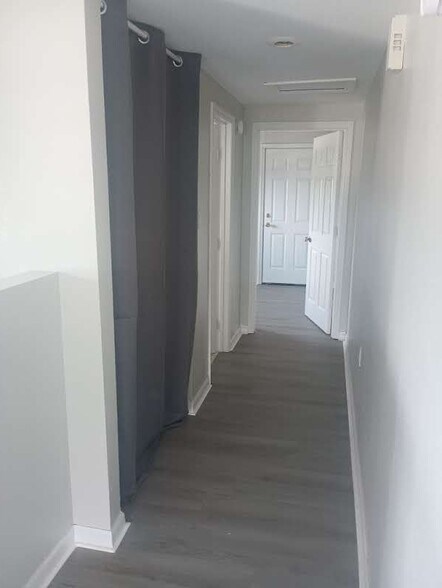 Building Photo - 1002 Avenue E