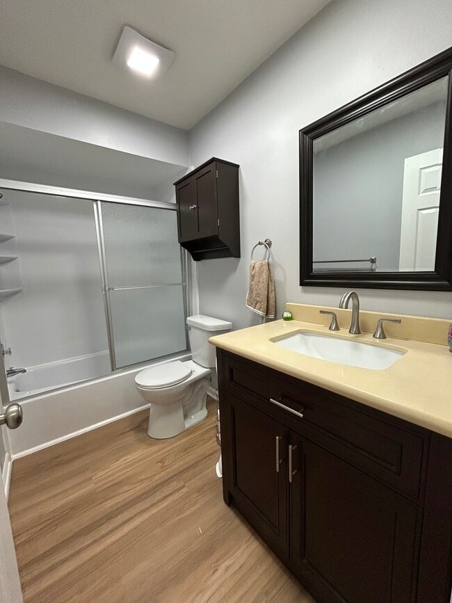 Building Photo - 350 1st Ct