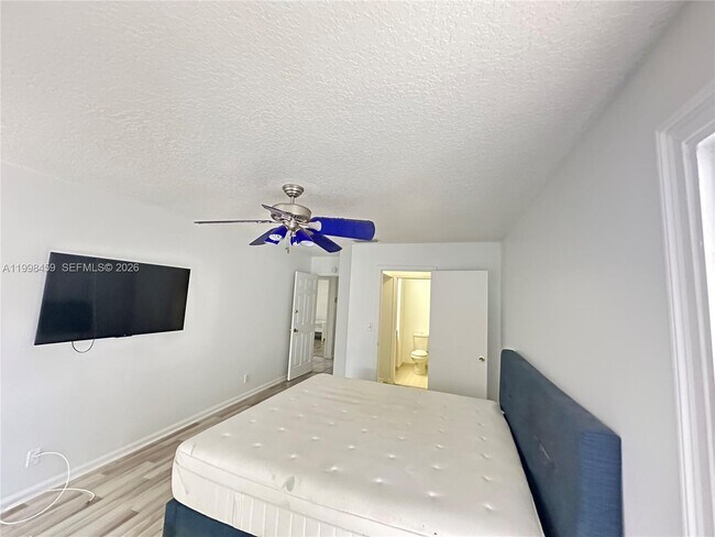 Building Photo - 1139 Freshwater Lakes Dr