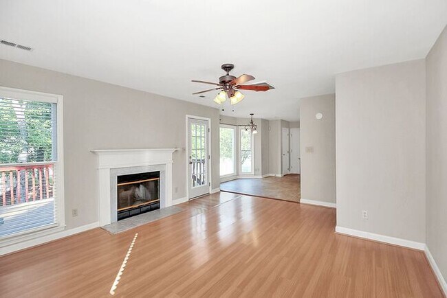 Building Photo - Well Maintained 4BD/2.5BA Home in the Cheshunt Community!