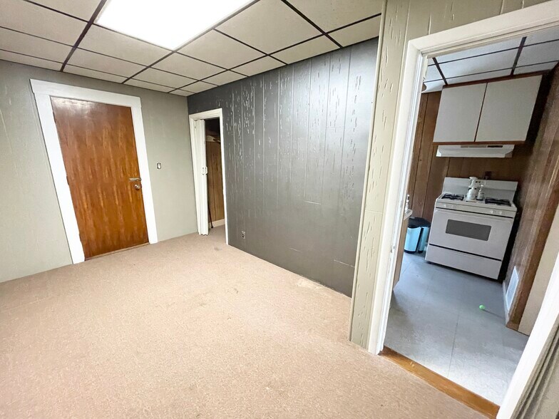 Building Photo - 103 Buttonwood St