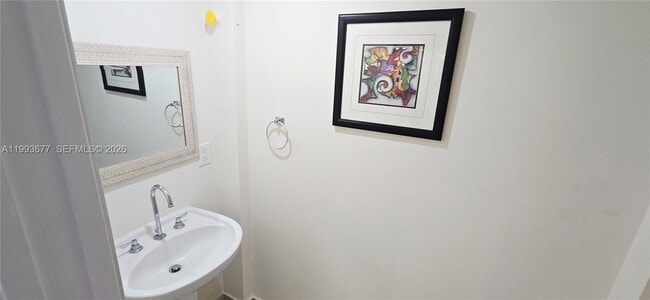 Building Photo - 6917 Collins Ave