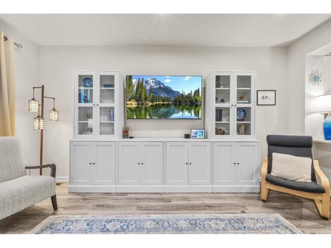 Building Photo - 775 Roselyn Dr