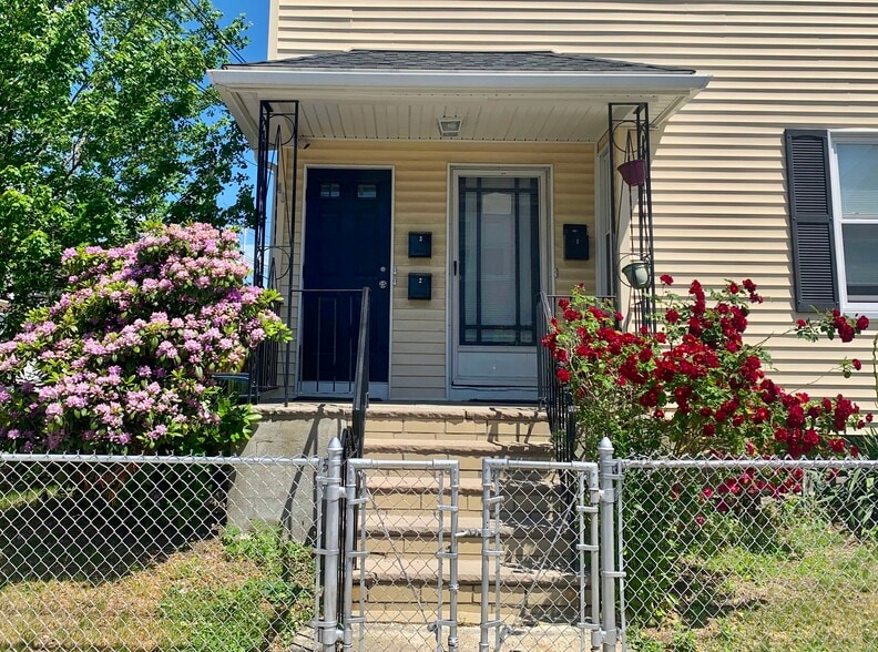 Primary Photo - 49 Wellington Ave