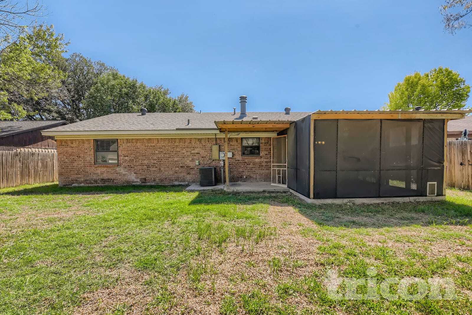 Building Photo - 716 Fair Meadows Dr