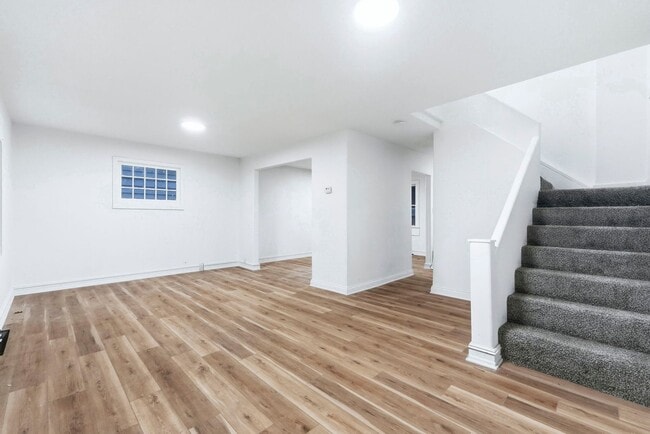 Building Photo - Freshly Updated 3-Bed Home with Back Parking