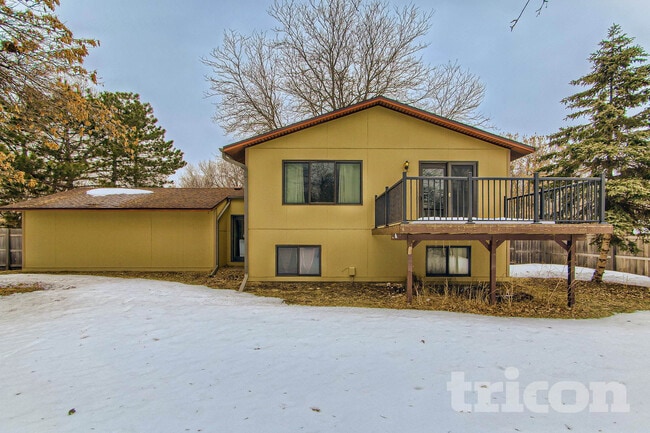 Building Photo - 3401 75th Ave N