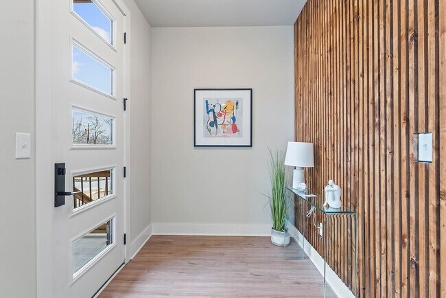 Building Photo - 491 S Happy Hollow Rd