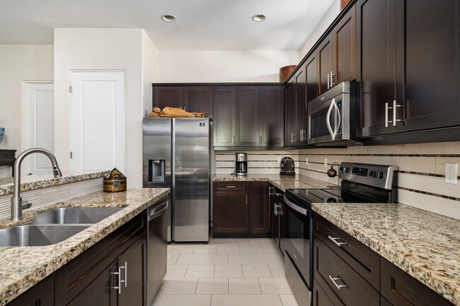 Building Photo - 53385 Avenida Mendoza