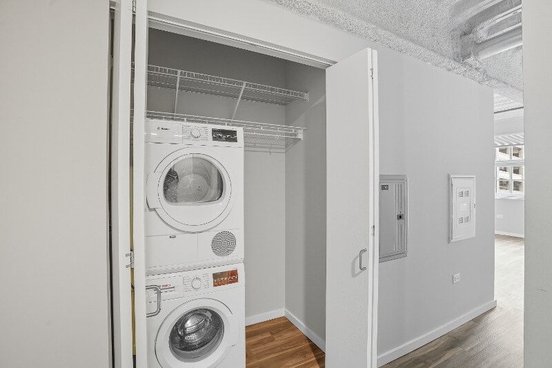 Building Photo - 55 E Lake St