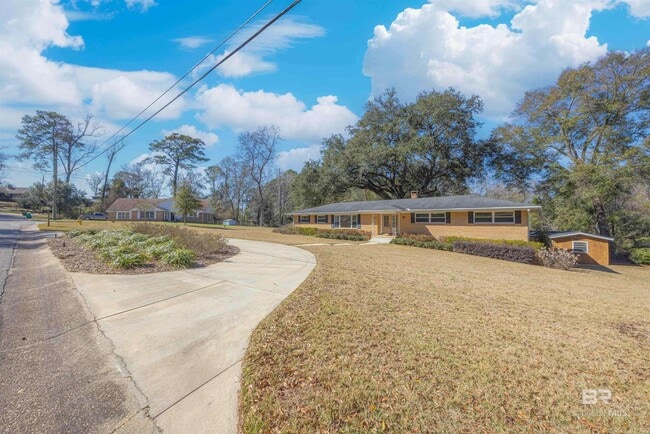 Building Photo - 202 Confederate Dr N