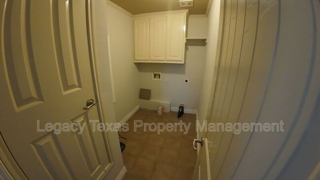 Building Photo - 414 Woodard Ave