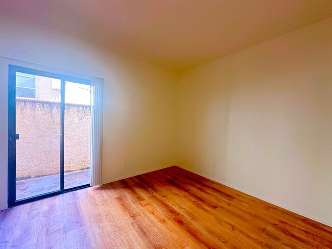 Building Photo - Awesome condo next to North Park Community...