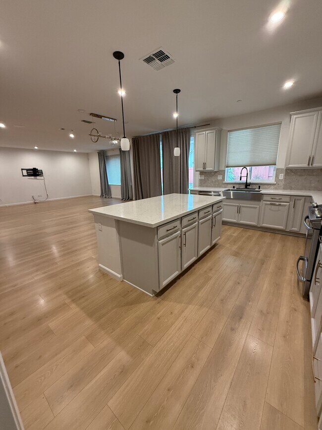 Building Photo - 1580 Blue Moon Ln