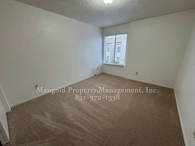 Building Photo - **$350 Move in Special**  Upstairs Condo L...