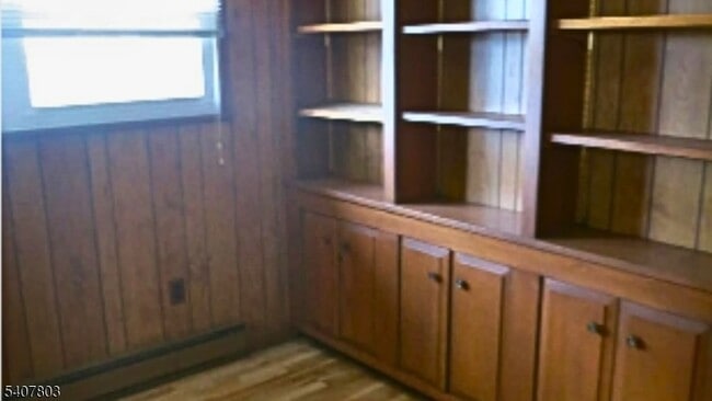 Building Photo - 304 Lake Shore S