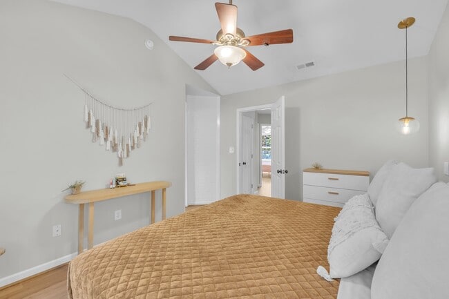 Building Photo - 503 Village Loop Dr