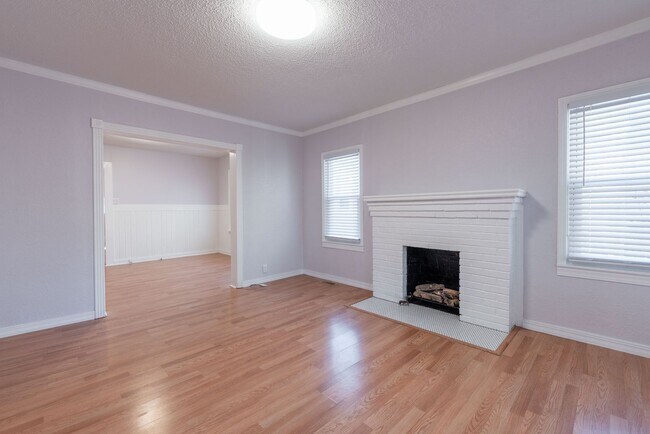 Building Photo - Available May 15!