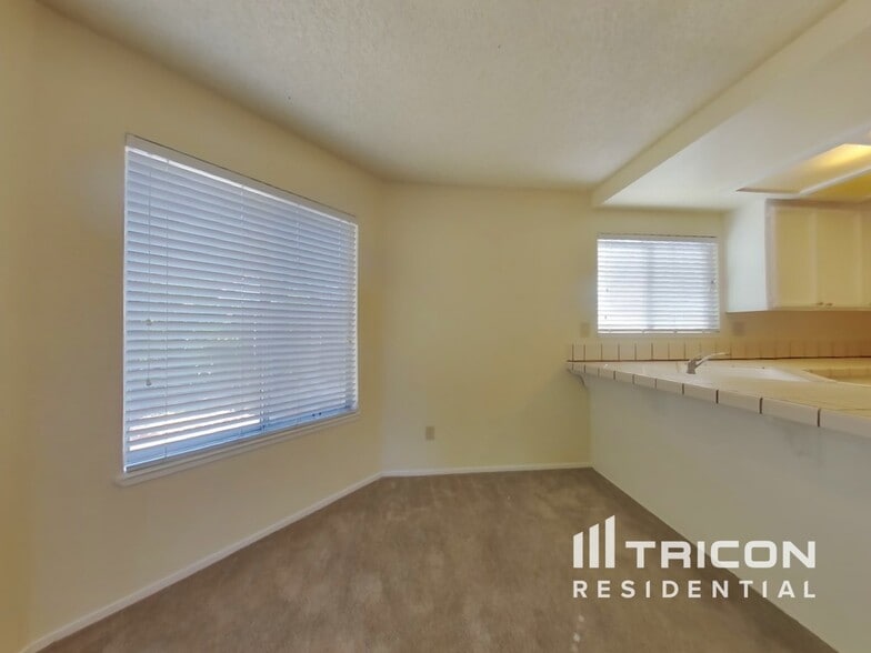 Building Photo - 217 Sunhaven Dr