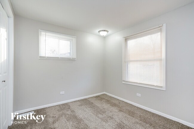 Building Photo - 415 E Courtland St