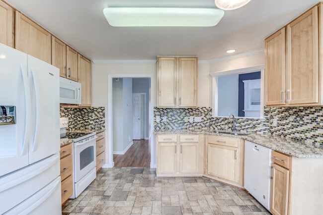 Building Photo - 833 Willow Bay Dr