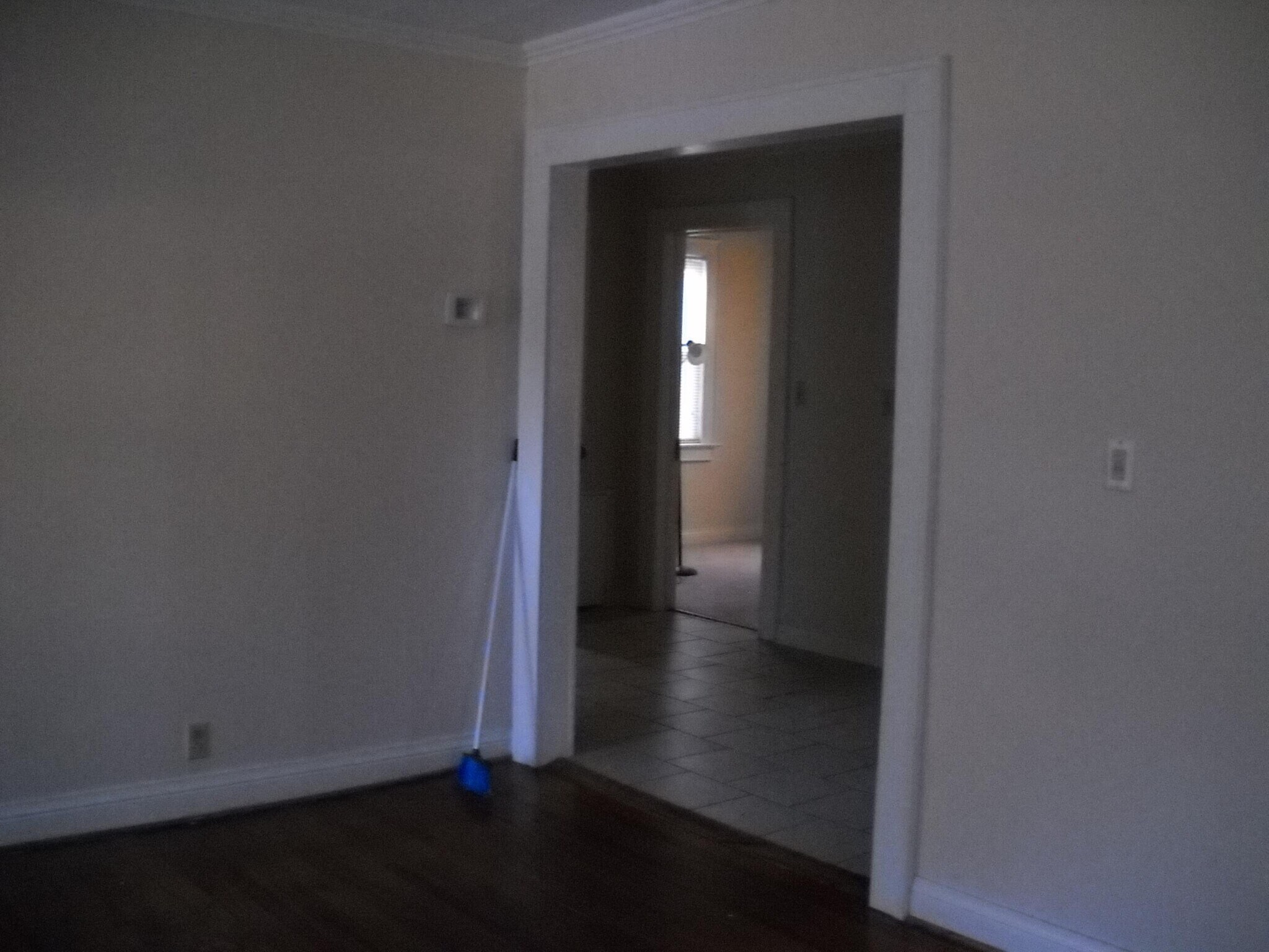 Building Photo - 341 E 13rh st