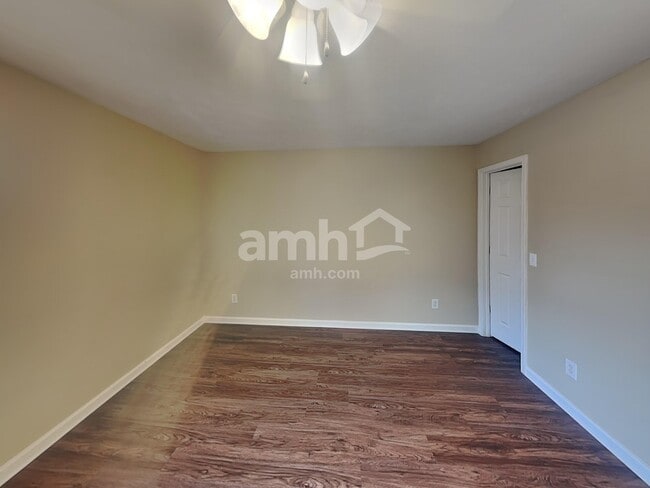 Building Photo - 111 Dreville Dr