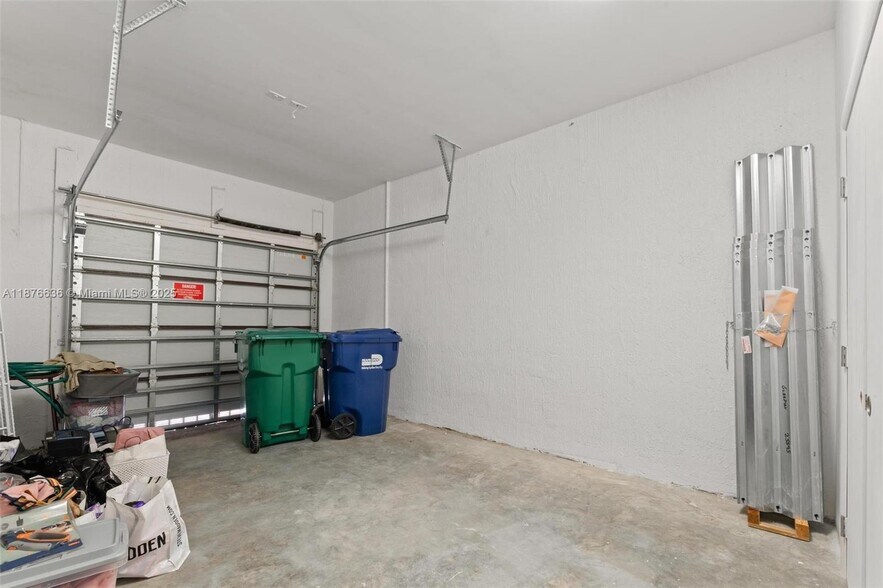 Building Photo - 403 NE 212th St