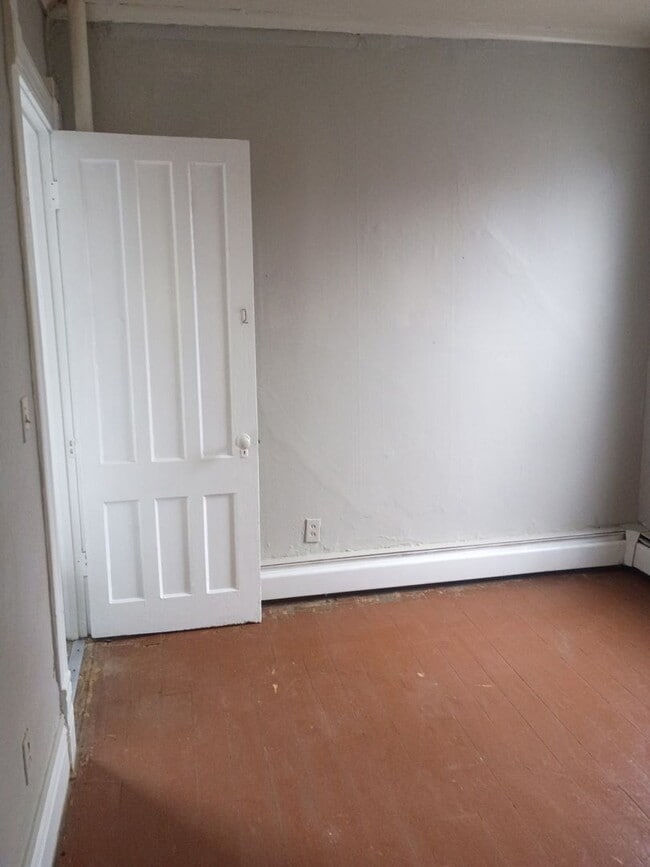 Building Photo - 501 Rowland St