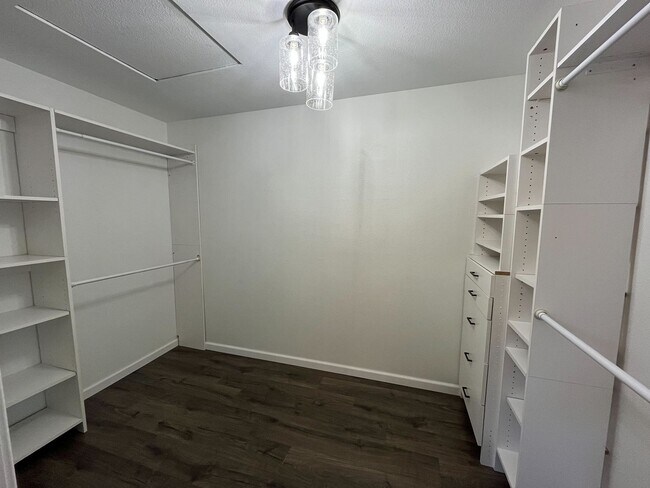 Building Photo - Modern Comfort & Space in South Corona – 4...