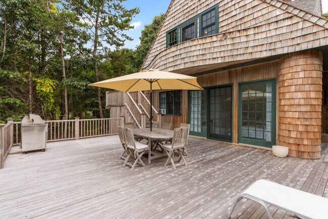 Building Photo - 350 Montauk Hwy