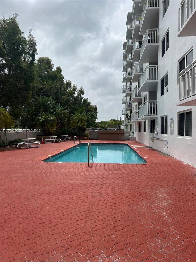 Building Photo - 1251 NE 108th St