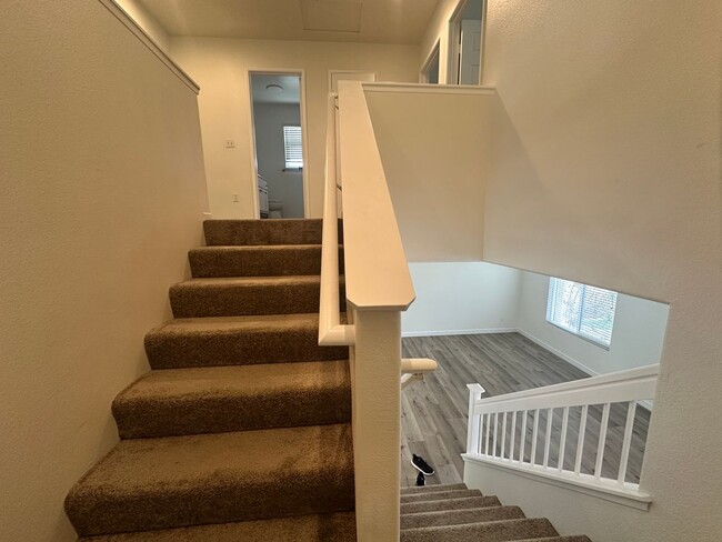 Building Photo - A stunning 4-bedroom haven, fully renovated and ready for a lifetime of memories.