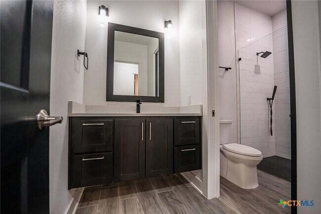 Building Photo - 2109 Bella Vista