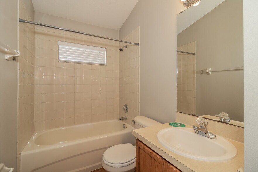 Building Photo - 633 Straw Lake Dr