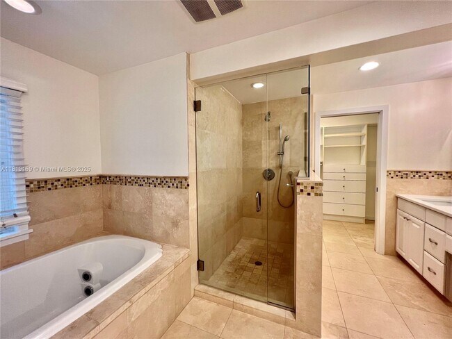 Building Photo - 6150 SW 92nd St