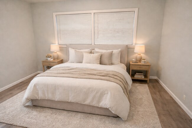 Building Photo - 5410 N Neenah Ave