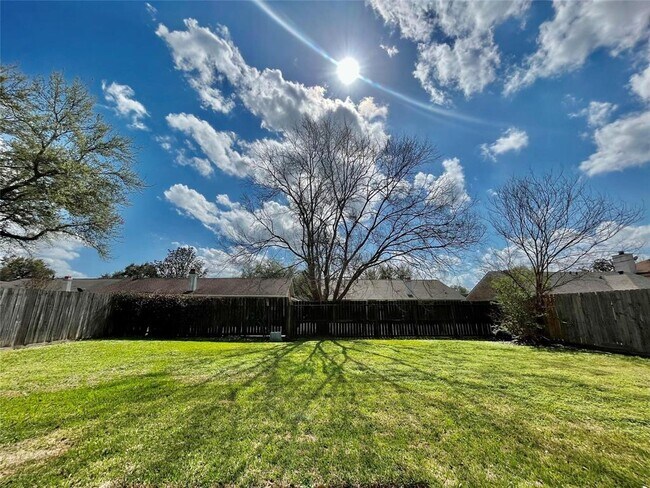 Building Photo - 3038 Sam Houston Dr