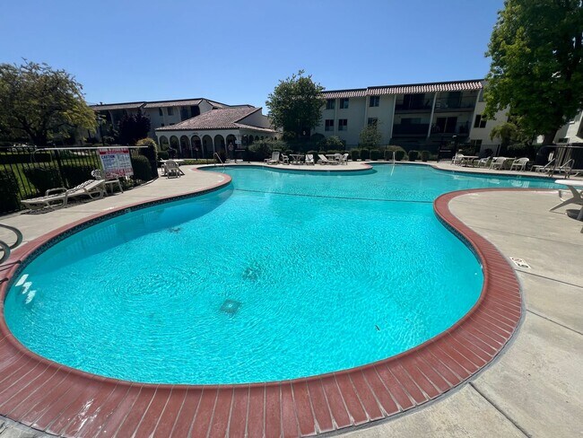 Building Photo - Sunny 1 bed 1 bath Condo in Santa Clara. L...