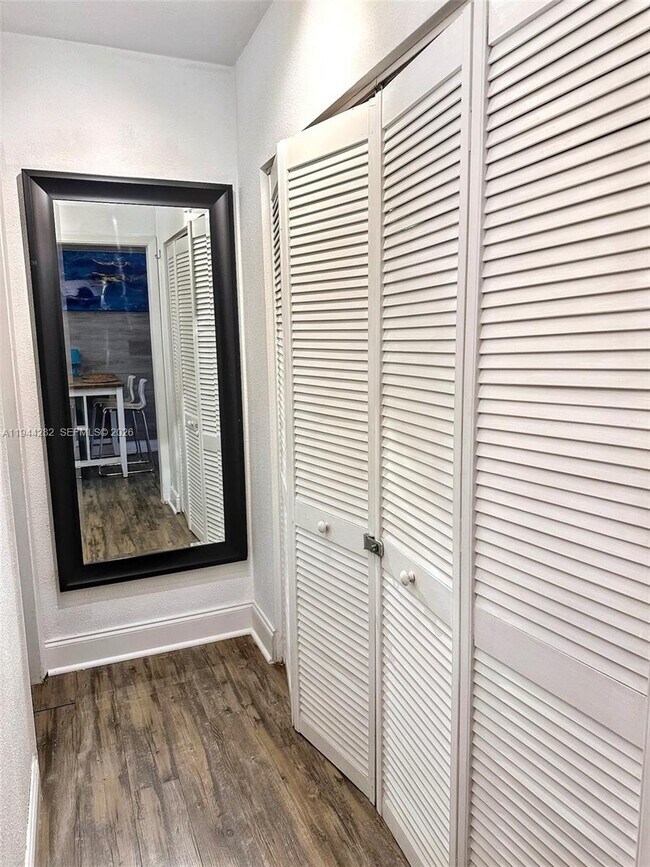 Building Photo - 3071 SW 27th Ave