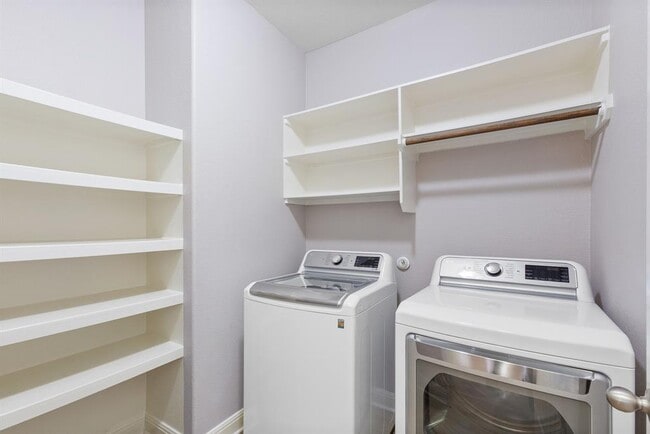 Building Photo - 10824 Dinah Dr