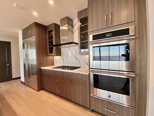 Building Photo - 1402 Elm St