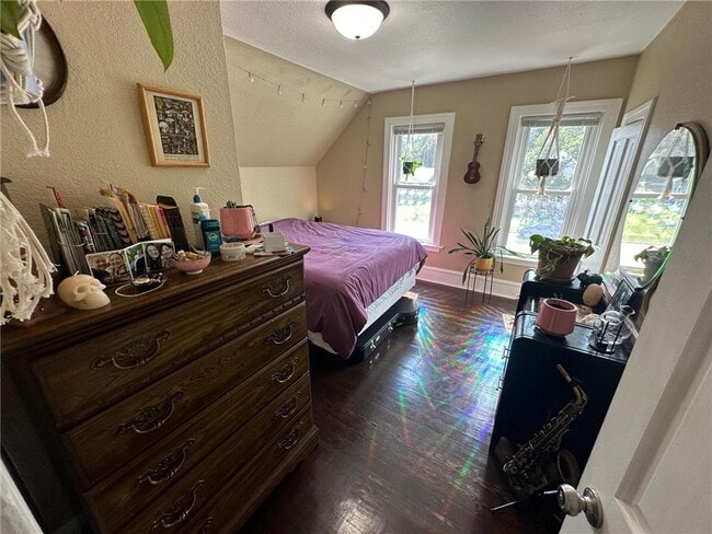 Building Photo - 613 3rd St SW