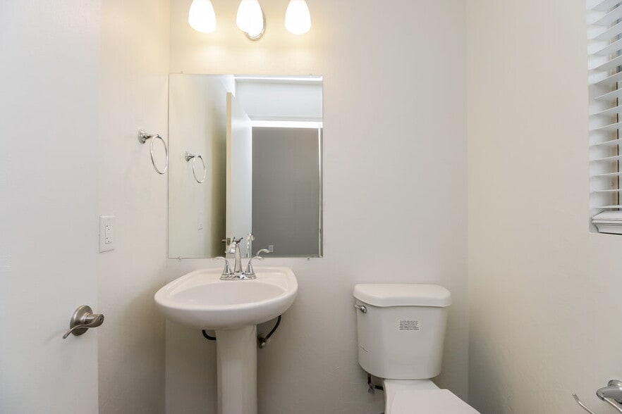 Building Photo - 4025 W Park St