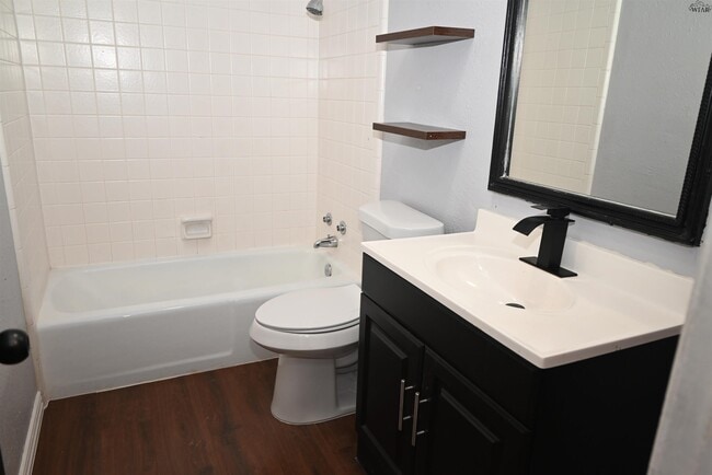 Building Photo - 1110 Rosemary Dr