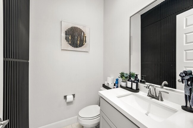 Building Photo - 2718 Grand Fountains Dr