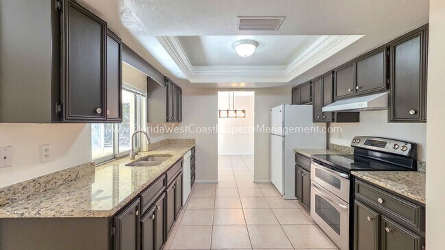 Building Photo - GULF GATE SARASOTA! OUTSTANDING 3 BEDROOM/2 BATH HOME WITH EXTRA LARGE YARD!