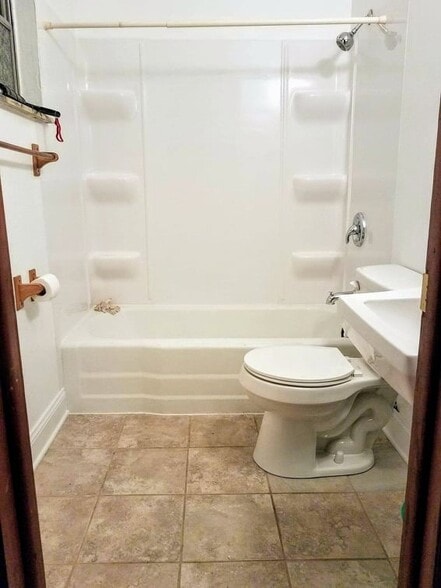 Building Photo - 512 Clinton St